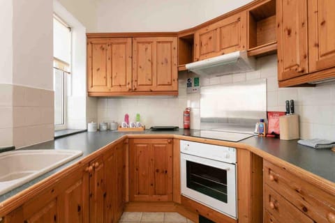 Apartment | Private kitchen | Fridge, microwave, oven, stovetop