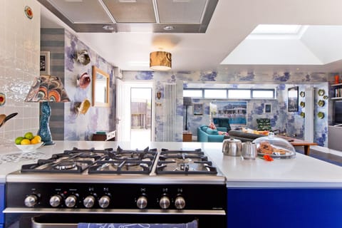 Design Bungalow | Private kitchen | Oven, stovetop, dishwasher, toaster