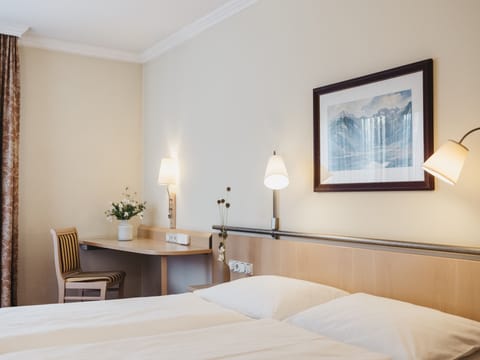 Standard Double Room, 2 Twin Beds | Minibar, in-room safe, desk, free WiFi