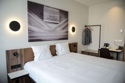 Comfort Double Room, 1 Queen Bed, City View | Egyptian cotton sheets, premium bedding, down comforters