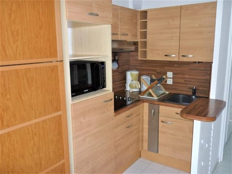 Standard Studio | Private kitchen | Fridge, microwave, stovetop, toaster