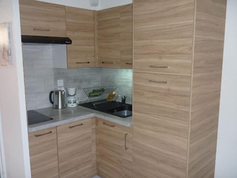 Standard Studio | Private kitchen | Fridge, microwave, stovetop, toaster