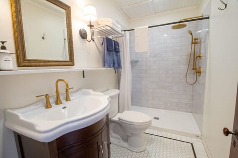 Pine Room | Bathroom | Shower, hair dryer, heated floors, towels