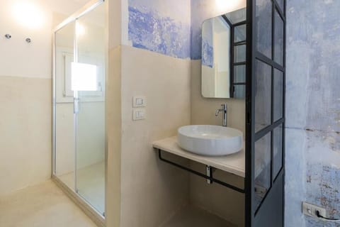 Double or Twin Room | Bathroom | Shower, bidet, towels