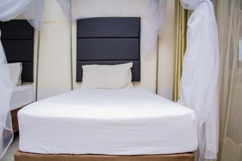 Standard Double Room | Free WiFi, bed sheets