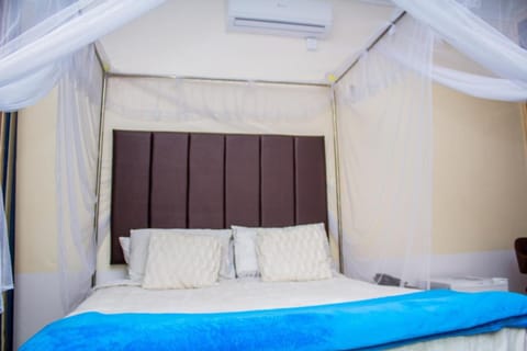 Standard Double Room | Free WiFi, bed sheets