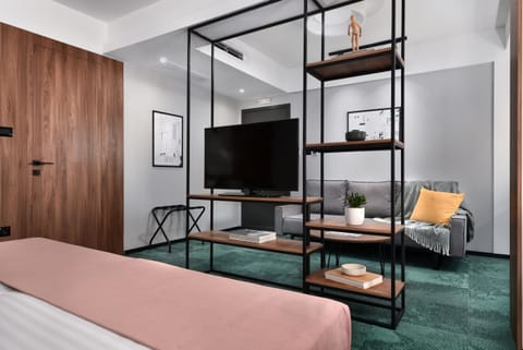 Junior Suite, 1 Bedroom | Minibar, in-room safe, desk, laptop workspace