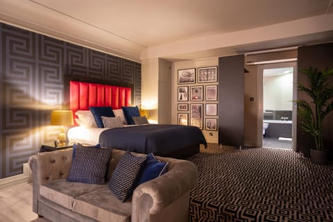 Grand Suite, 1 King Bed, Non Smoking, City View | Select Comfort beds, minibar, desk, laptop workspace