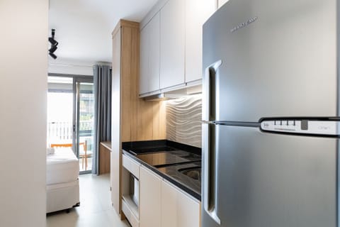 City Studio, City View | Private kitchen | Fridge, microwave, coffee/tea maker, blender