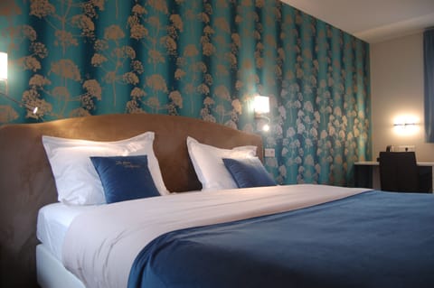 Comfort Double Room | In-room safe, individually furnished, desk, laptop workspace