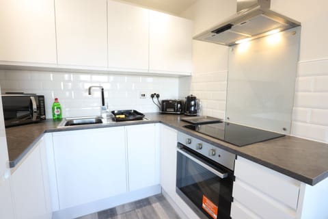 Basic Room | Private kitchen | Microwave, oven, dishwasher, electric kettle