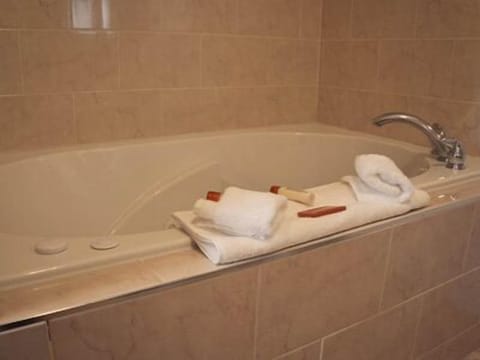 Superior Suite, 1 King Bed, Jetted Tub | Jetted tub