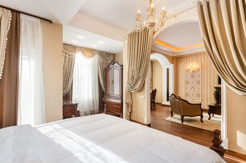 Executive Suite, 1 Bedroom, Balcony | Premium bedding, memory foam beds, minibar, in-room safe