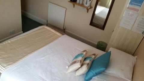 Basic Double Room, 1 Double Bed (Room 5) | Hypo-allergenic bedding, iron/ironing board, free WiFi, bed sheets