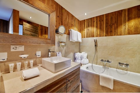 Superior Quadruple Room | Bathroom | Hair dryer, bathrobes, slippers, towels