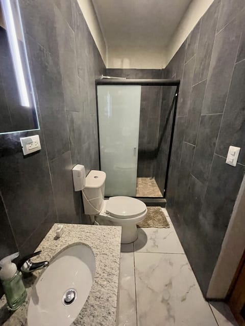 Elite Double Room | Bathroom | Shower, towels