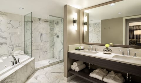 Executive Suite | Bathroom | Eco-friendly toiletries, hair dryer, towels