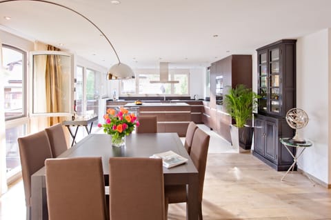 Luxury Apartment, 4 Bedrooms, Mountain View (Matterhorn) | In-room dining