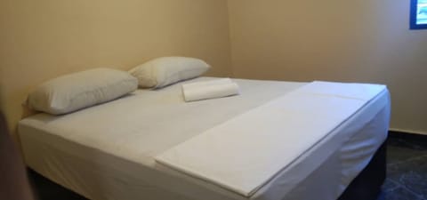 Deluxe Double Room, 1 Queen Bed | Desk, free WiFi, bed sheets