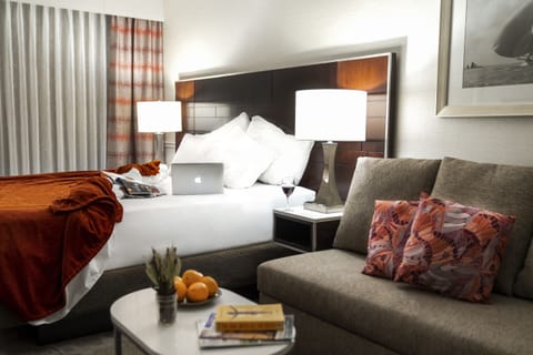 Deluxe King - Free Breakfast, Internet, Parking | Premium bedding, down comforters, pillowtop beds, desk