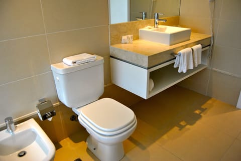 Executive Room, Hot Tub | Bathroom | Free toiletries, hair dryer, bidet, towels