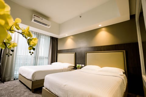 Deluxe Double or Twin Room, 1 Bedroom, Non Smoking, City View | Premium bedding, down comforters, pillowtop beds, minibar