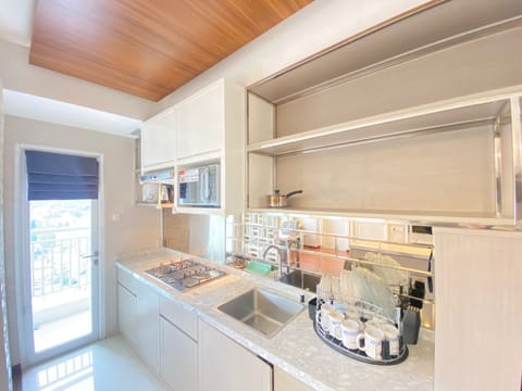 Room | Private kitchen | Fridge, stovetop, dishwasher, cookware/dishes/utensils