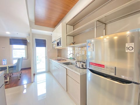 Room | Private kitchen | Fridge, stovetop, dishwasher, cookware/dishes/utensils