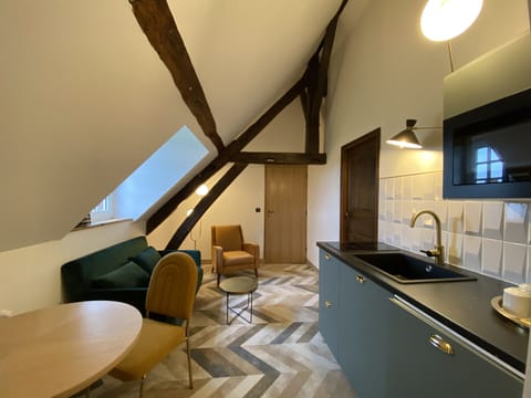 Deluxe Suite | Living area