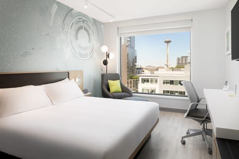 Space Needle View, 1 King Bed - No Resort Fees | Premium bedding, pillowtop beds, in-room safe, desk