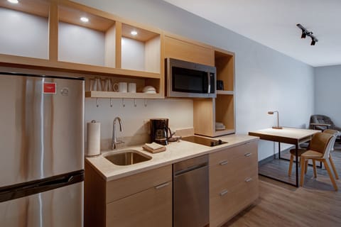 Studio, 2 Queen Beds, Non Smoking | Private kitchen | Fridge, microwave, stovetop, dishwasher