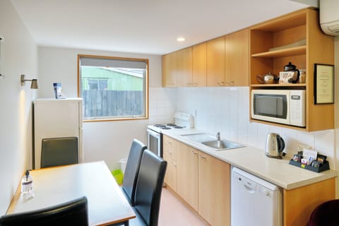 Standard Apartment, 2 Bedrooms, Non Smoking, Kitchen | Private kitchen | Fridge, microwave, stovetop, coffee/tea maker