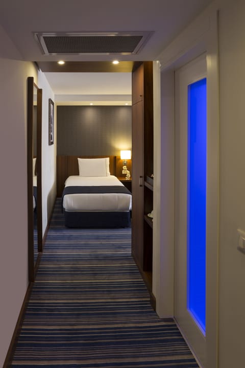 Superior Triple Room | Premium bedding, minibar, in-room safe, soundproofing