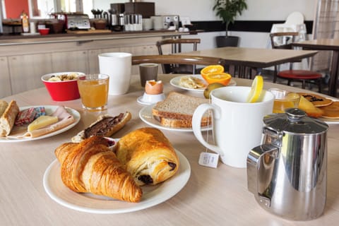 Daily buffet breakfast (EUR 9.90 per person)