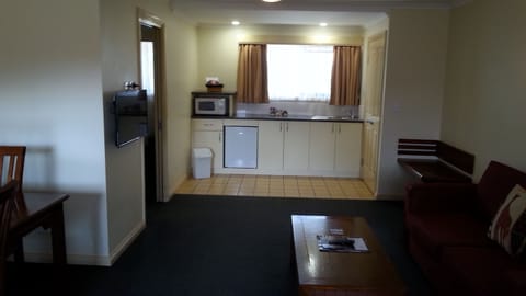 Deluxe Family Unit with Bath | Private kitchenette | Fridge, microwave, coffee/tea maker, electric kettle