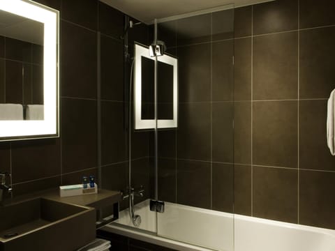 Executive Room, 1 Queen Bed with Sofa bed | Premium bedding, minibar, in-room safe, desk