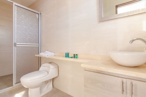 Triple Room | Bathroom | Shower, free toiletries, towels, soap