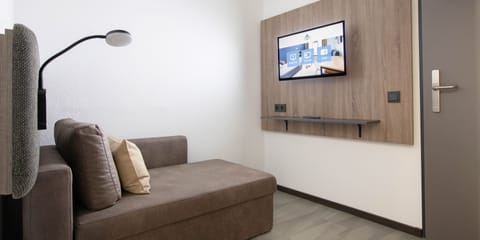 Standard Double Room | Premium bedding, individually decorated, individually furnished, desk