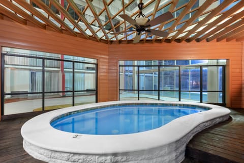 Indoor spa tub