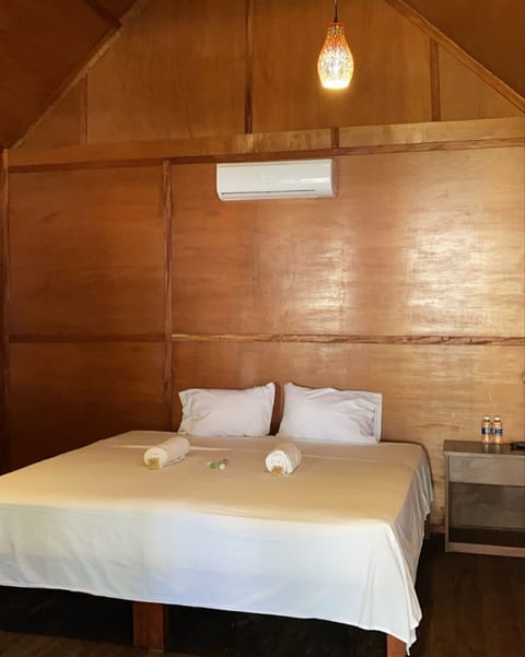 Basic Cabin, 1 Queen Bed | Free WiFi, bed sheets