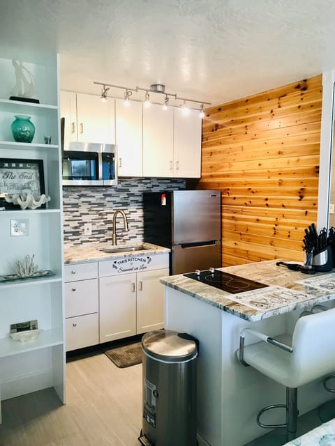 Studio, Ocean View, Beachside (Just Beachy) | Private kitchen | Fridge, microwave, coffee/tea maker, cookware/dishes/utensils