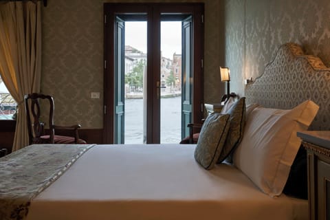 Royal Suite, Canal View (Pisani) | Premium bedding, down comforters, minibar, in-room safe