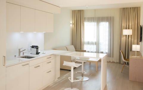 Suite (The Passage) | Private kitchenette | Espresso maker, coffee/tea maker, electric kettle