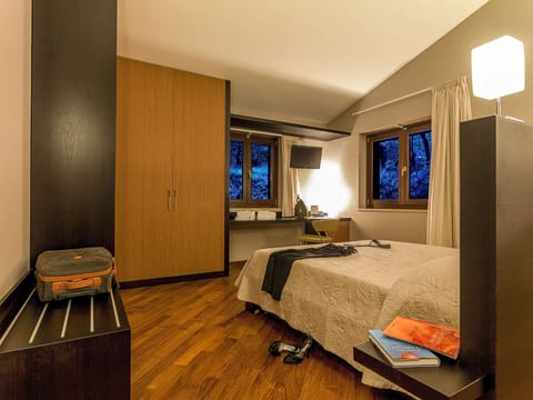 Suite | In-room safe, blackout drapes, free WiFi, bed sheets