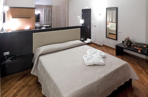 Classic Double or Twin Room | In-room safe, blackout drapes, free WiFi, bed sheets