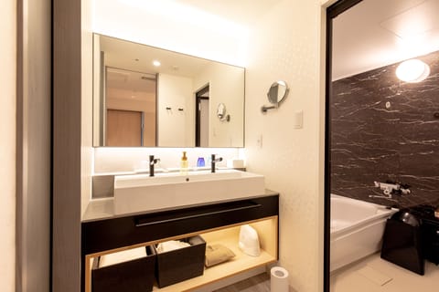 Triple Room No Smoking | Bathroom | Separate tub and shower, slippers, towels