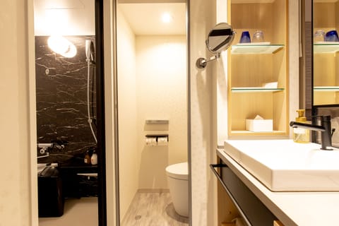 Standard Twin Room No Smoking | Bathroom | Separate tub and shower, slippers, towels