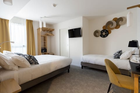 Standard Triple Room | Premium bedding, in-room safe, free WiFi, bed sheets