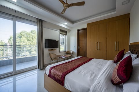 Superior Double Room | Minibar, desk, laptop workspace, free WiFi