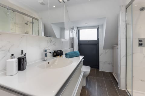 Luxury Double Room | Bathroom | Towels